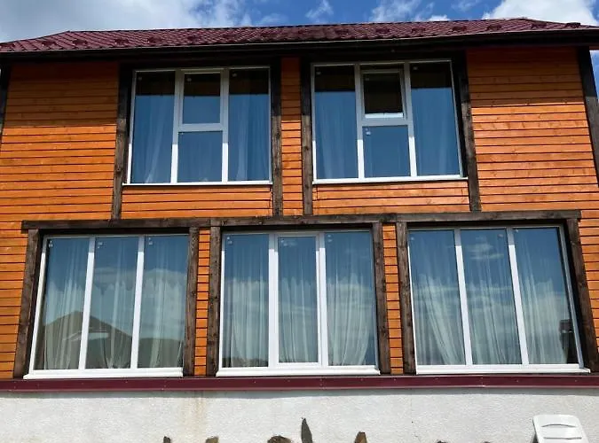 Konukevi Belvedere-karpaty-panorama Skhidnytsia